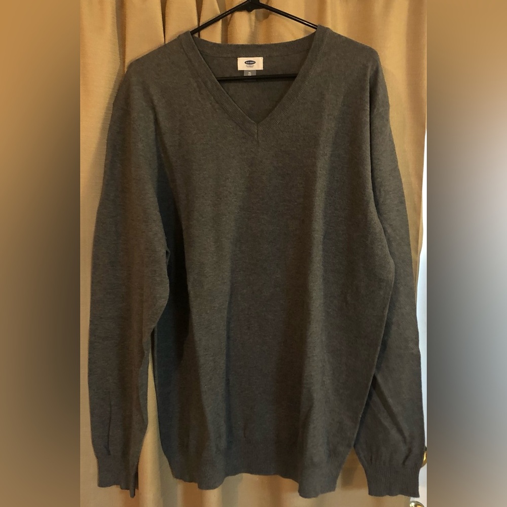 Old Navy Men's Charcoal Gray V-Neck Sweater